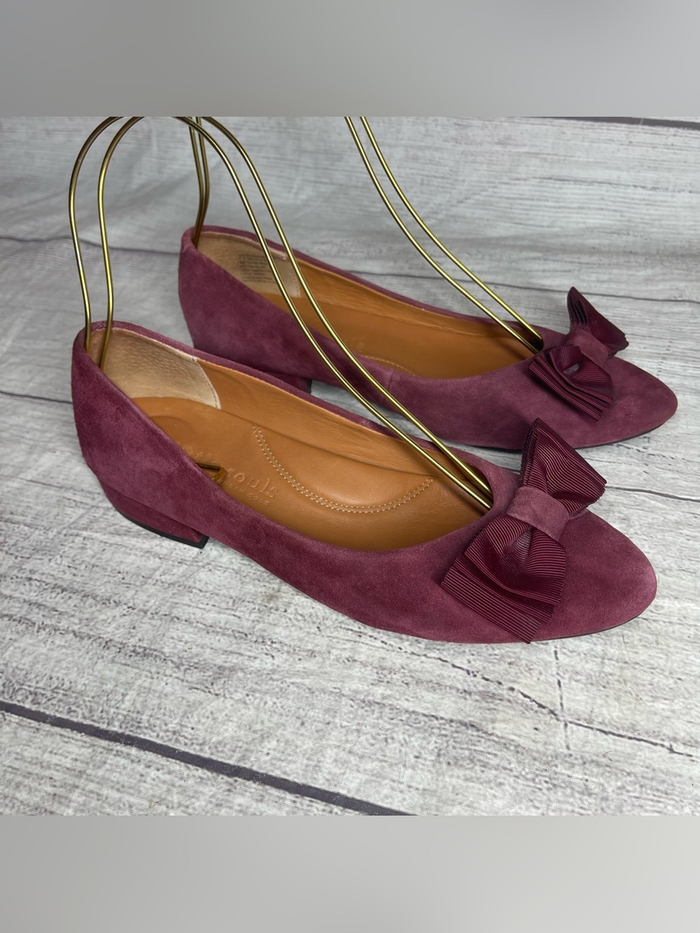 Gentle Souls Women's 7.5 Suede Atlas Bow Flats Shoes